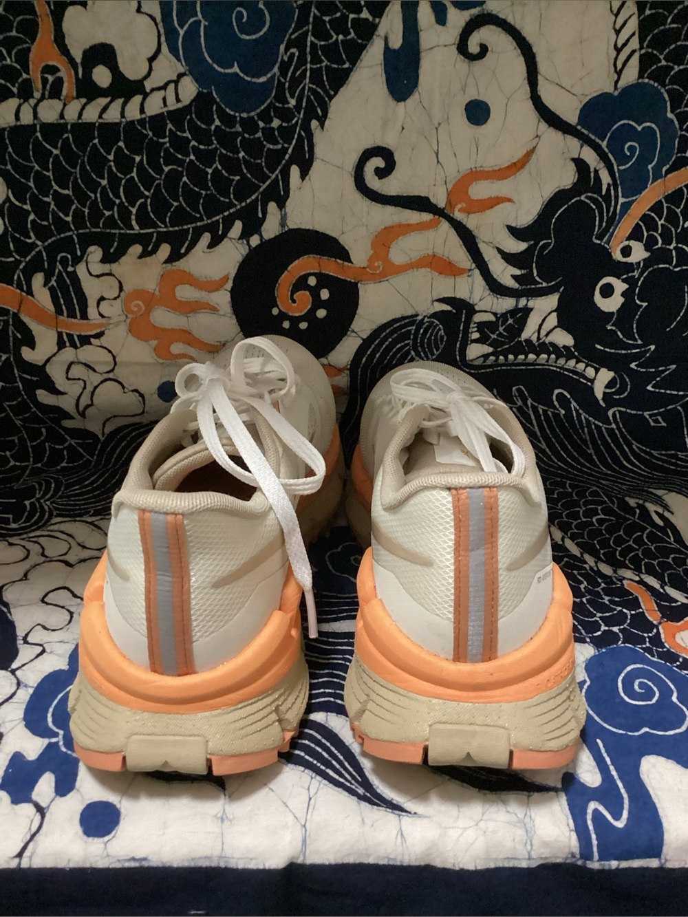 Like new- New Reebok women’s float zig adventure one sneaker in chalk/beige 6.5 - Picture 8 of 11